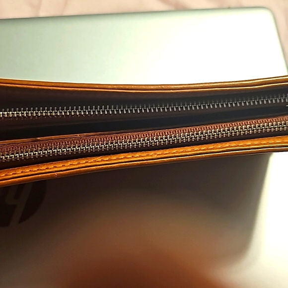 Tous Designer Ladies Wallet. Tan,Leather, 2 Separate Zip Compartments, Snap Clos - Picture 5 of 8